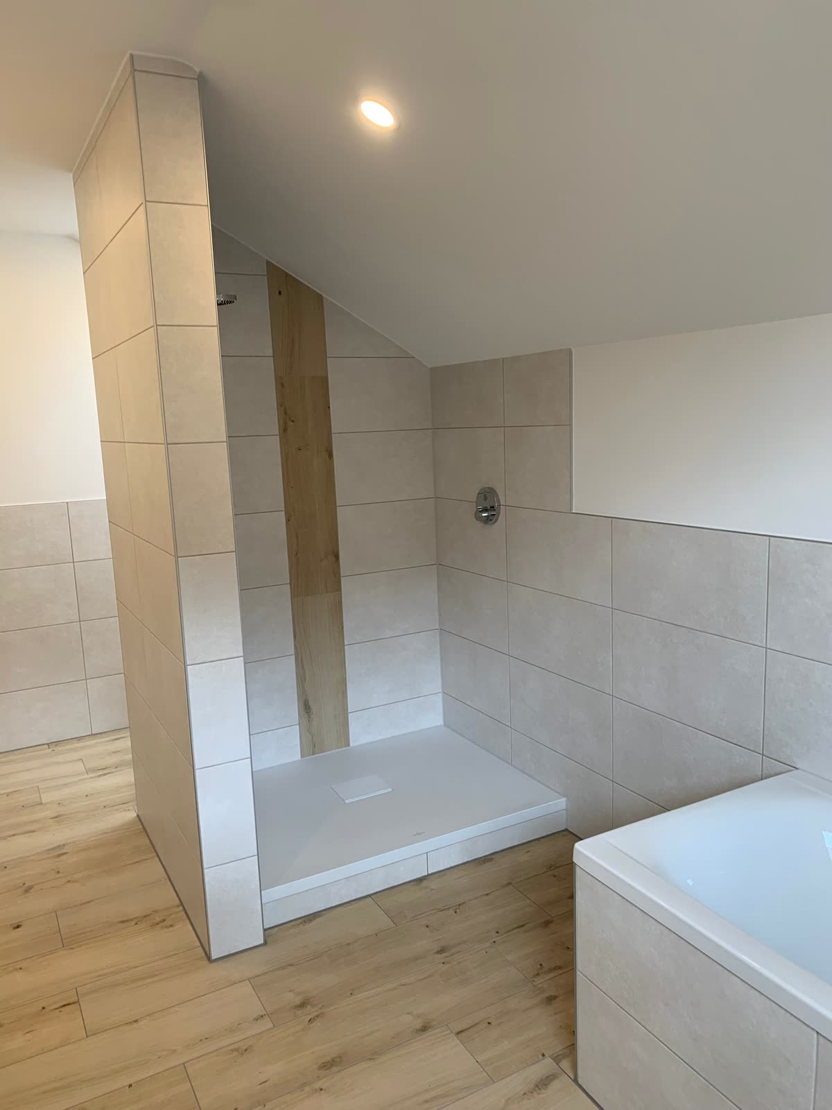 Dachbad mit Wanne